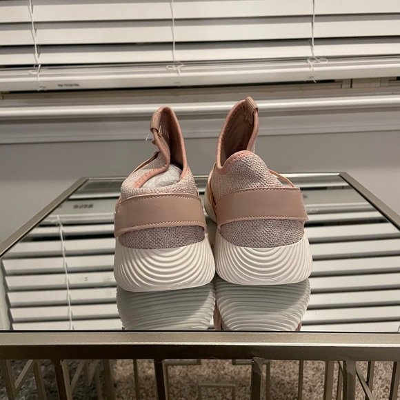 Pink sneakers - Picture 5 of 6